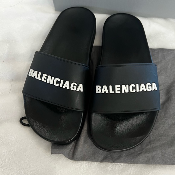 BALENCIAGA Women’s Pool slides 36 - Picture 2 of 9